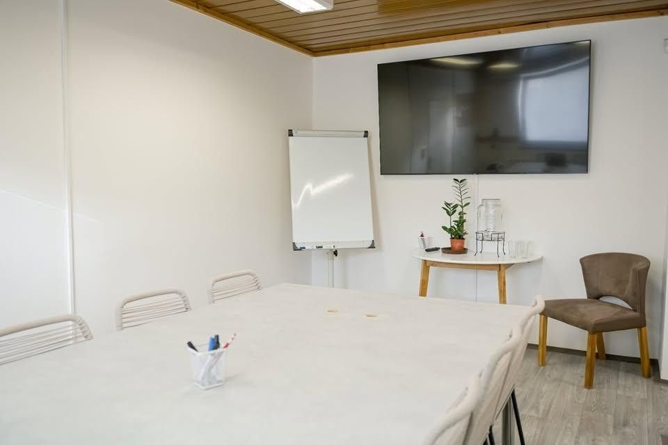 Pronájem kancelář - Přístavní, Praha, 25 m²