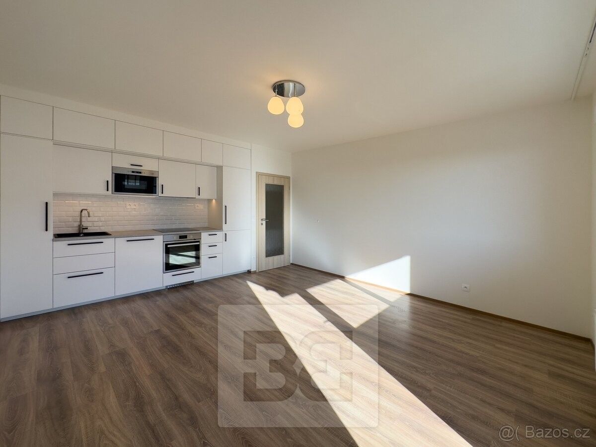 Pronájem byt - Praha, 197 00