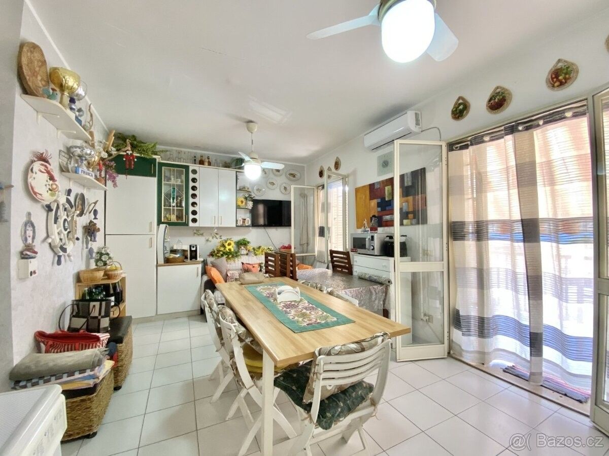 Byty, 987 66, Zahraničí