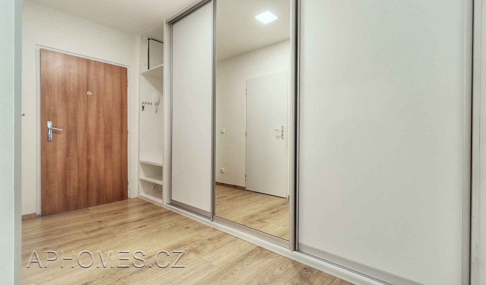Pronájem byt 2+kk - Novoborská, Praha 9, 40 m² - 5