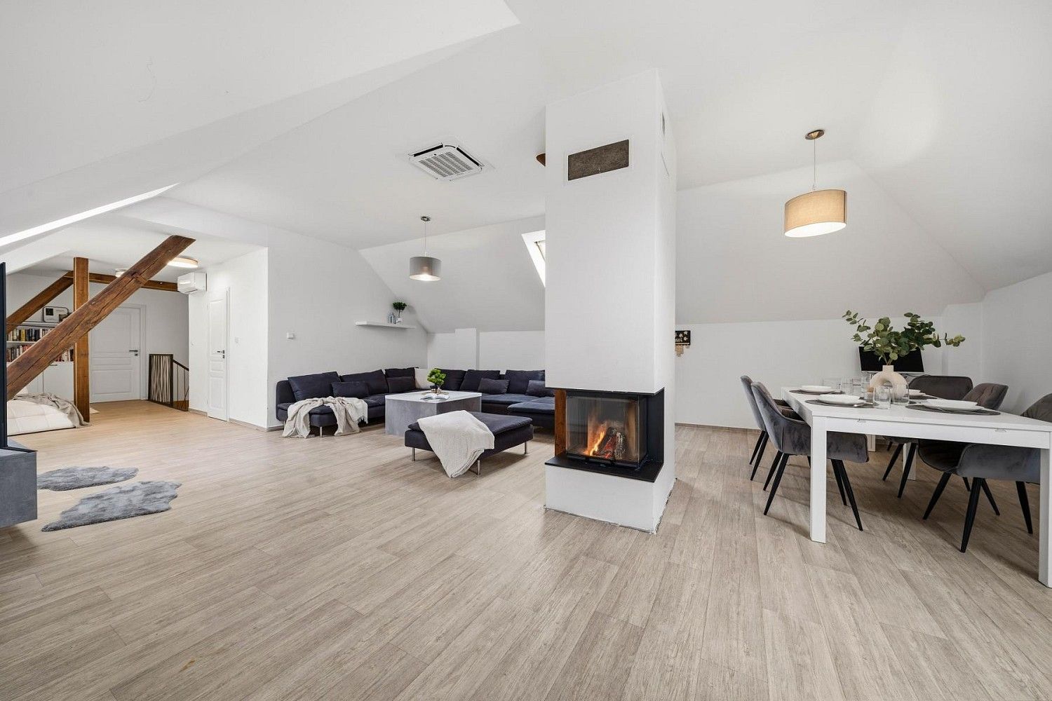 Rodinné domy, Skvrňov, okres Kolín, 288 m² - 2