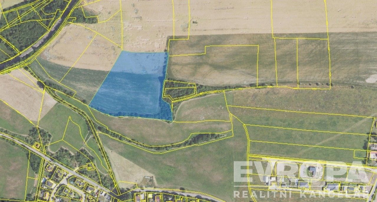 Prodej pozemek - Nučice