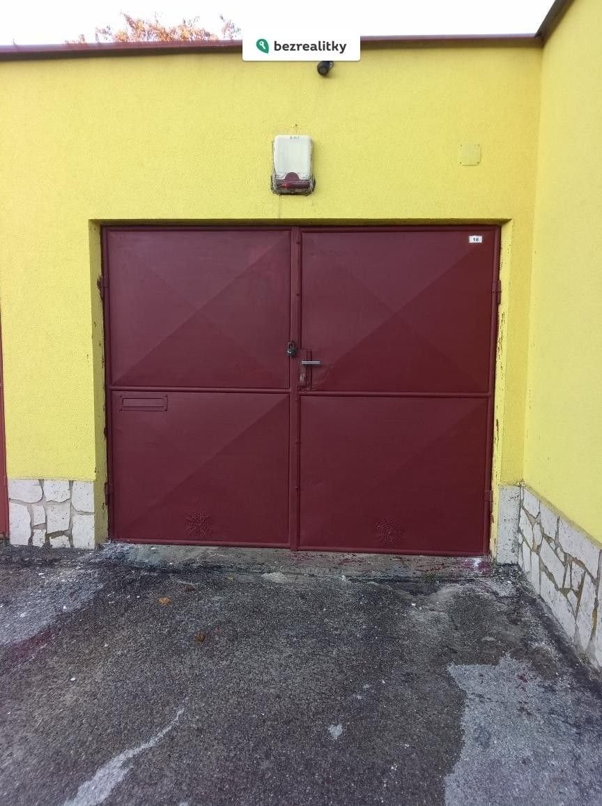 Garáže, Nad Kamínkou, Praha, 20 m²