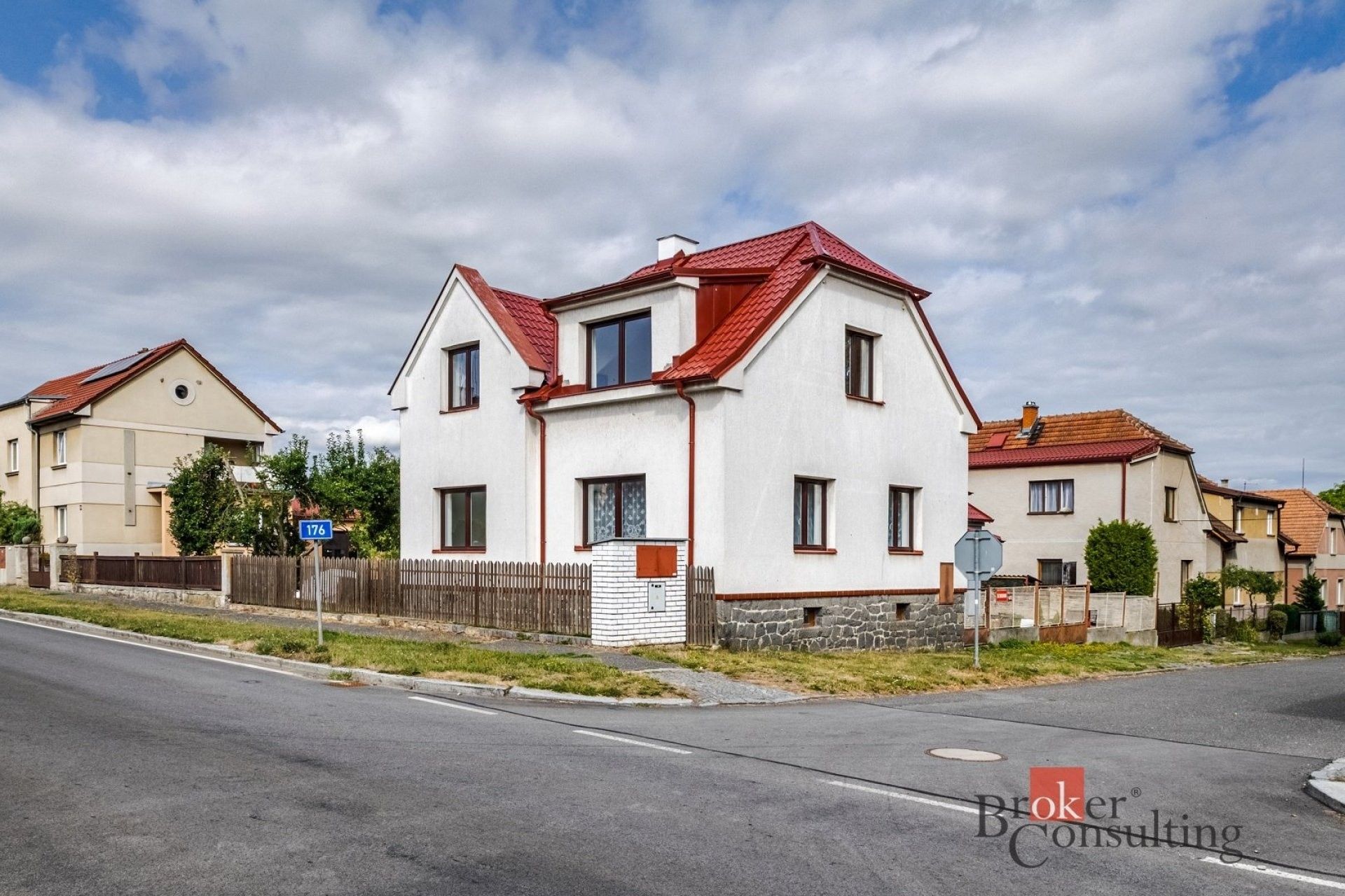 Dom, 236 m², działka 361 m²