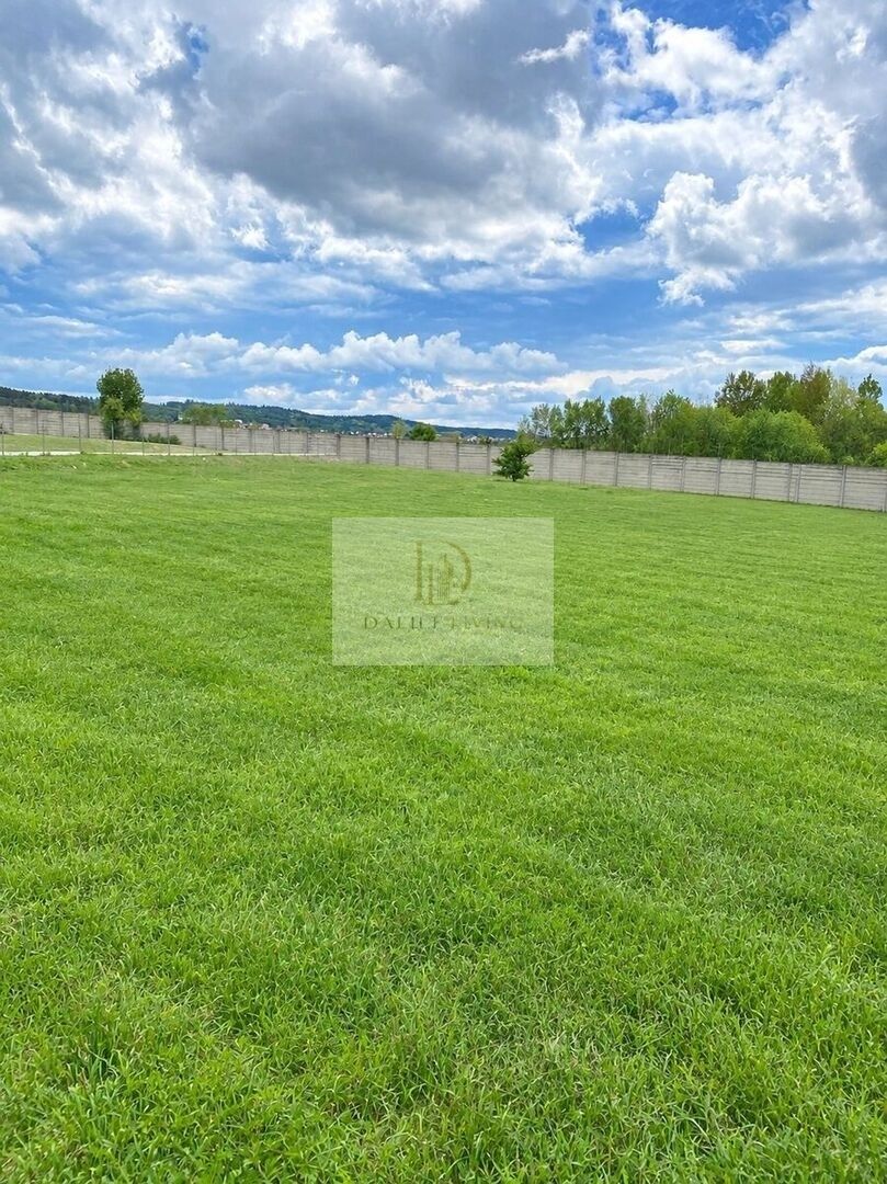 Komerční pozemek, 5 548 m²