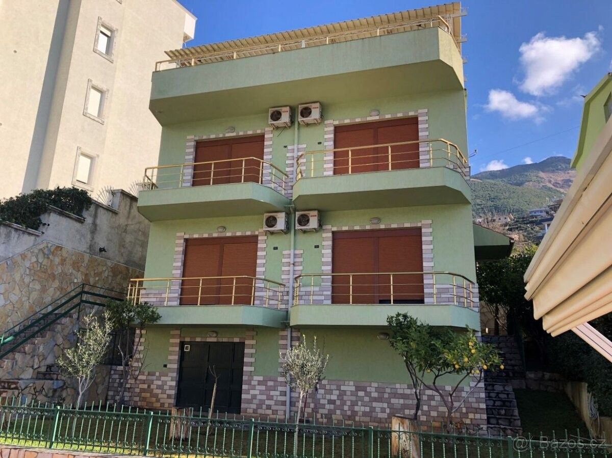 Rodinné domy, 987 66, Zahraničí