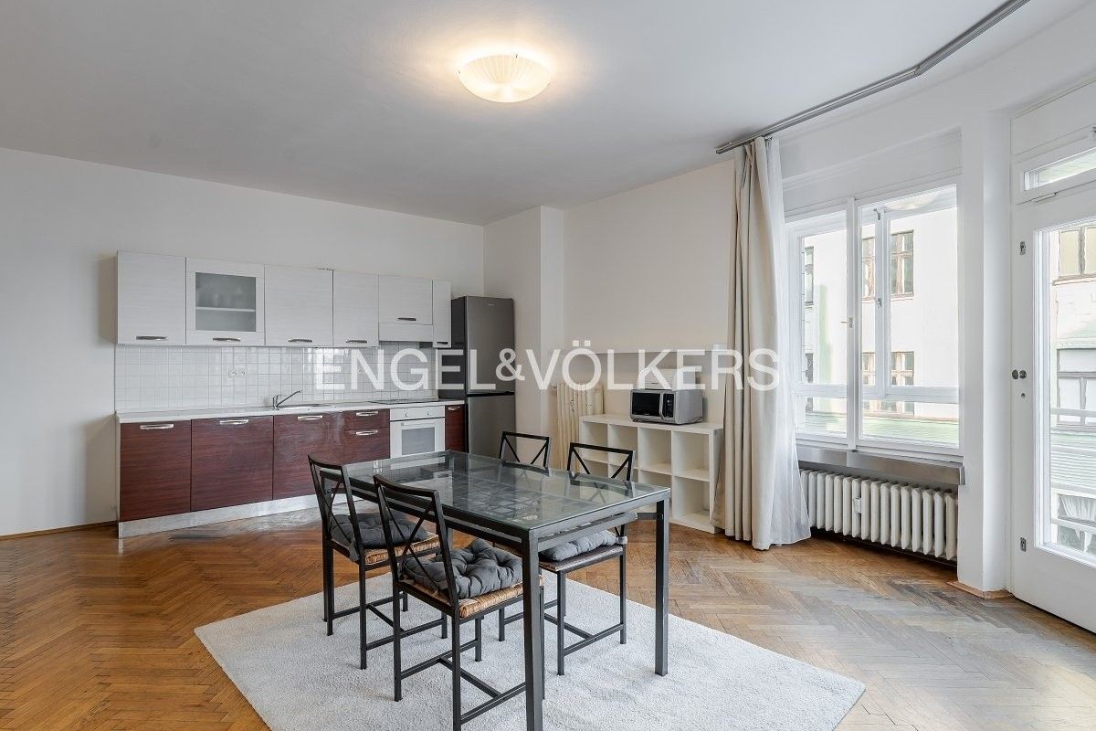 Pronájem byt 3+1 - Veverkova 741, Praha, 135 m²