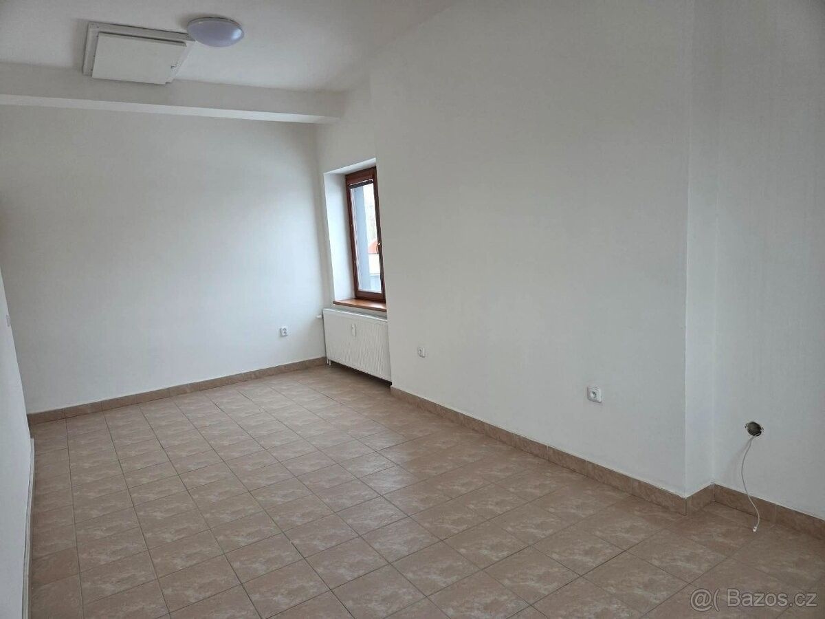 Pronájem kancelář - Otice, 747 81