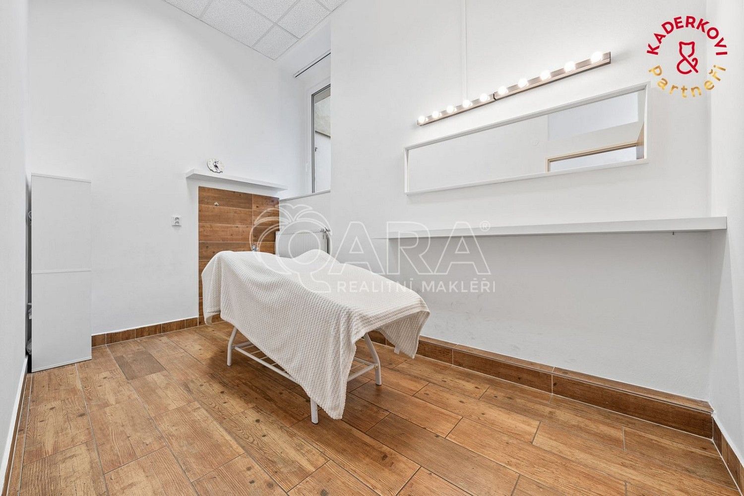 Obchodní prostory, 326 m²