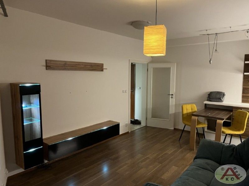 Pronájem byt 1+kk - Sazovická, Praha, 27 m²