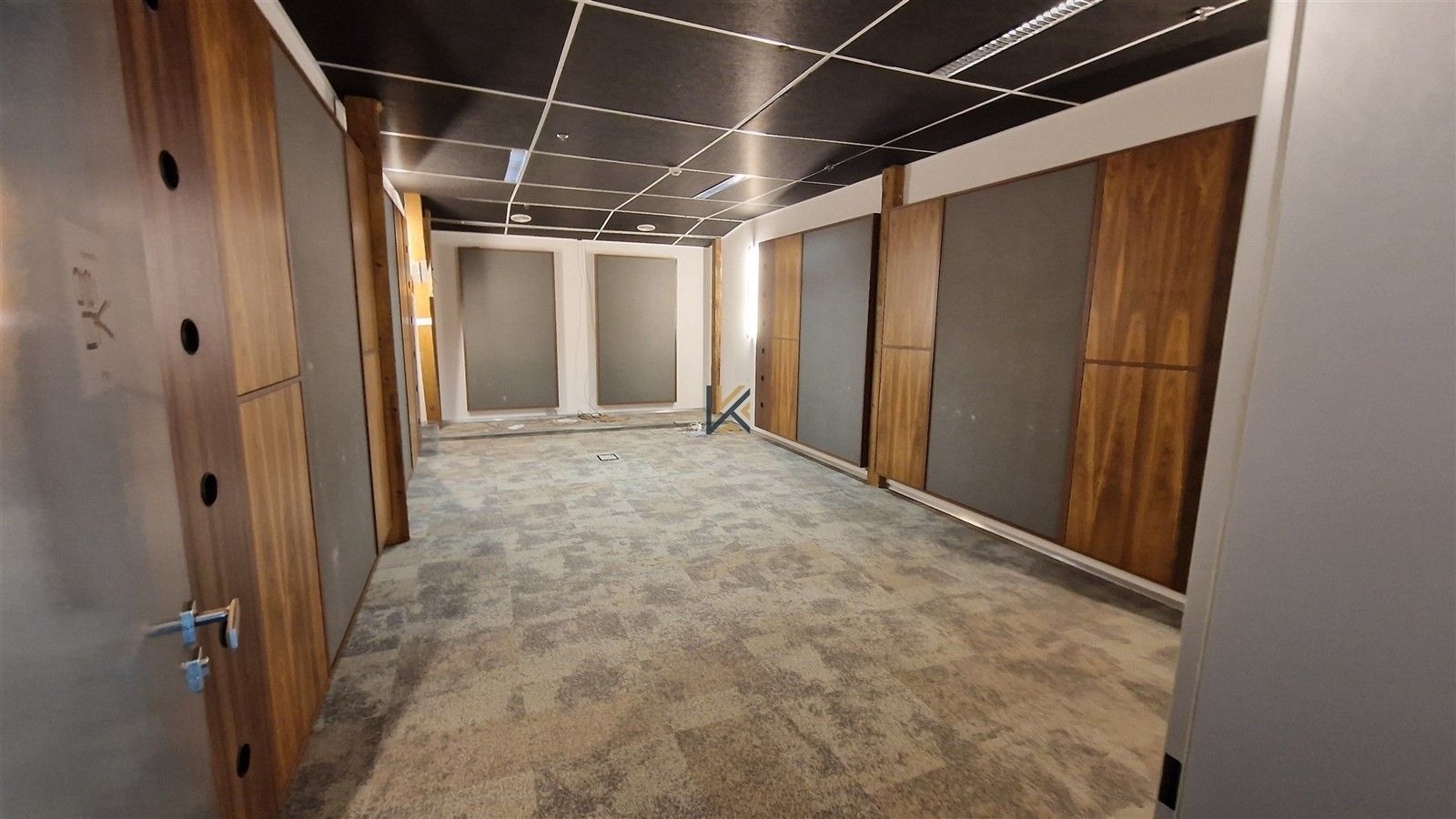 Pronájem kancelář - Jankovcova, Praha, 354 m²