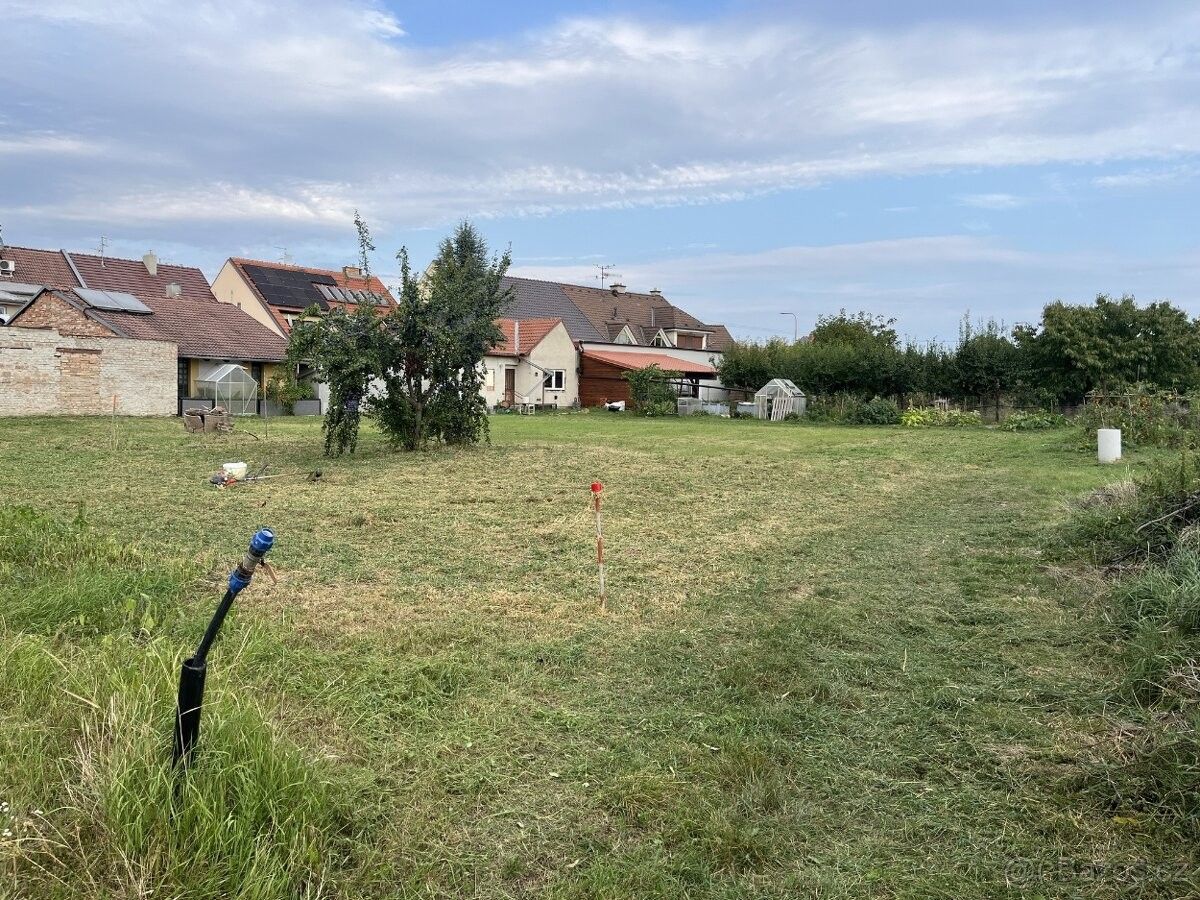 Prodej pozemek pro bydlení - Velké Bílovice, 691 02