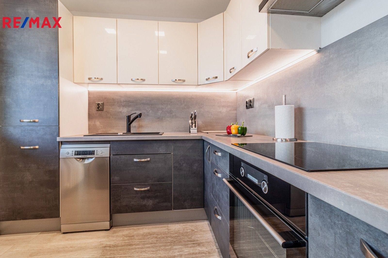 Prodej byt 4+1 - Sládkovičova 1306, Praha, 80 m²