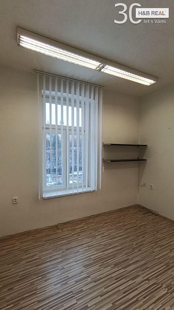 Pronájem kancelář - Dolní náměstí, Vsetín, 14 m²