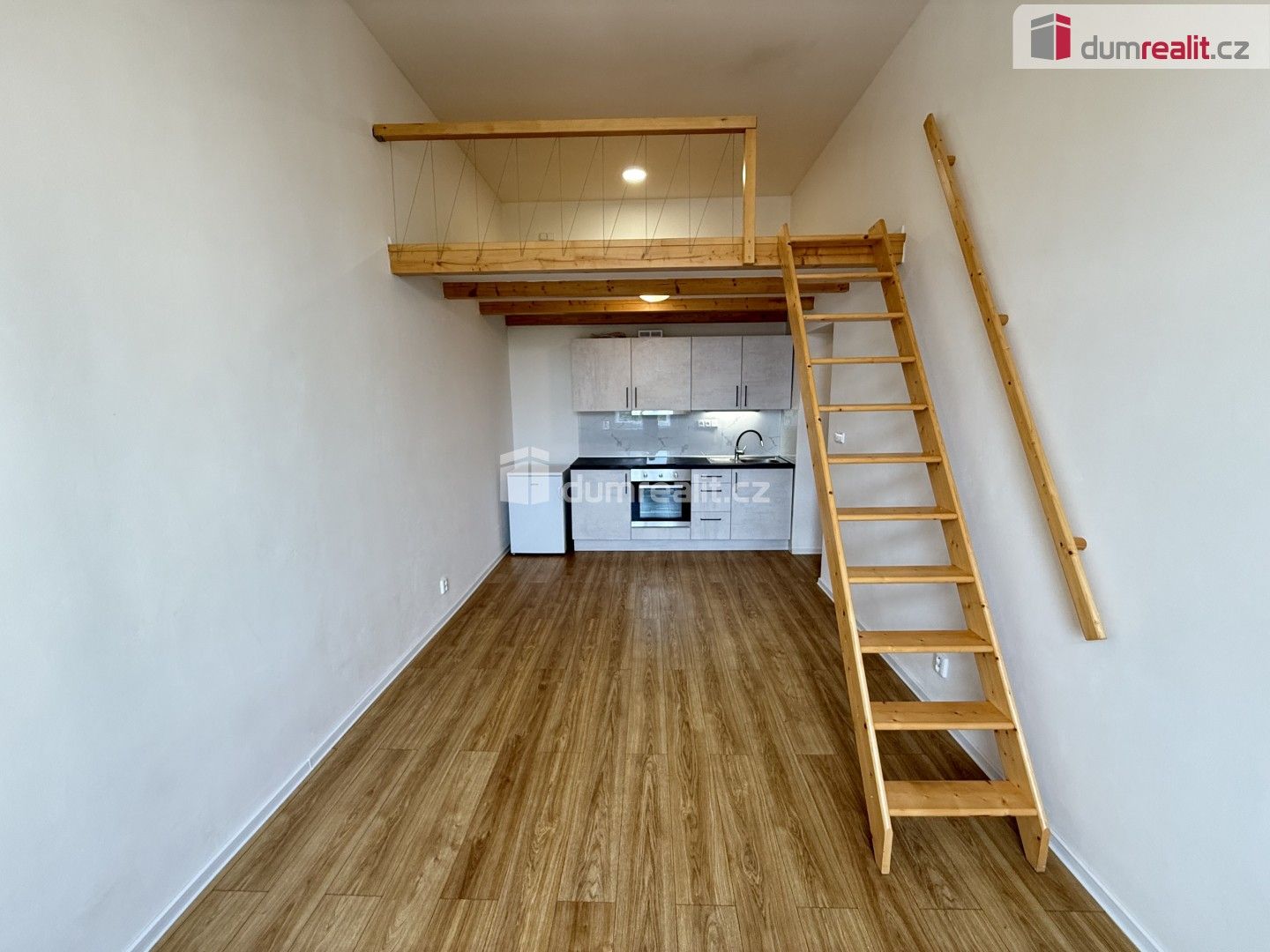 Pronájem byt 1+kk - Na Valentince, Praha, 35 m²