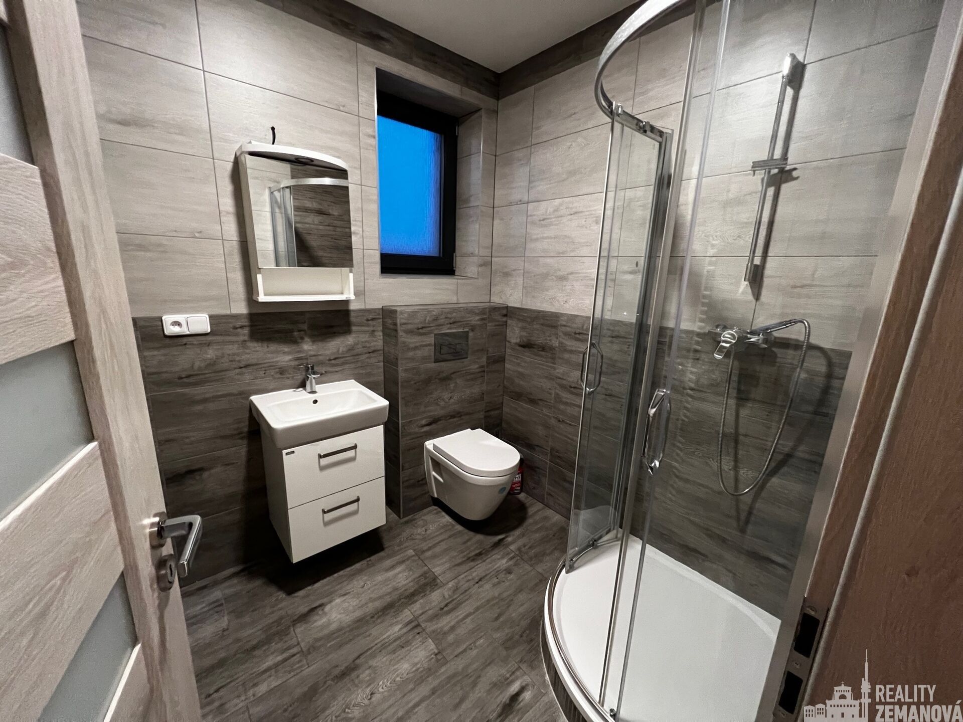 Pronájem byt 2+kk - Paroplavební, Praha, 44 m²