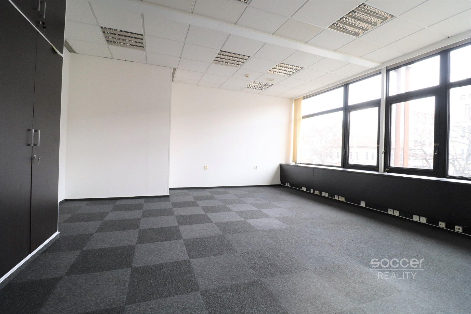 Pronájem kancelář - Sokolovská, Praha, 33 m²