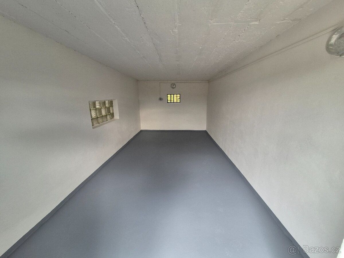 Garáže, Tišnov, 666 03