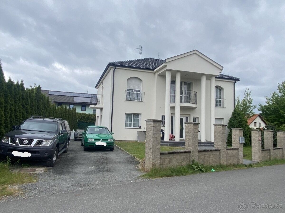 Rodinné domy, Šestajovice, 250 92