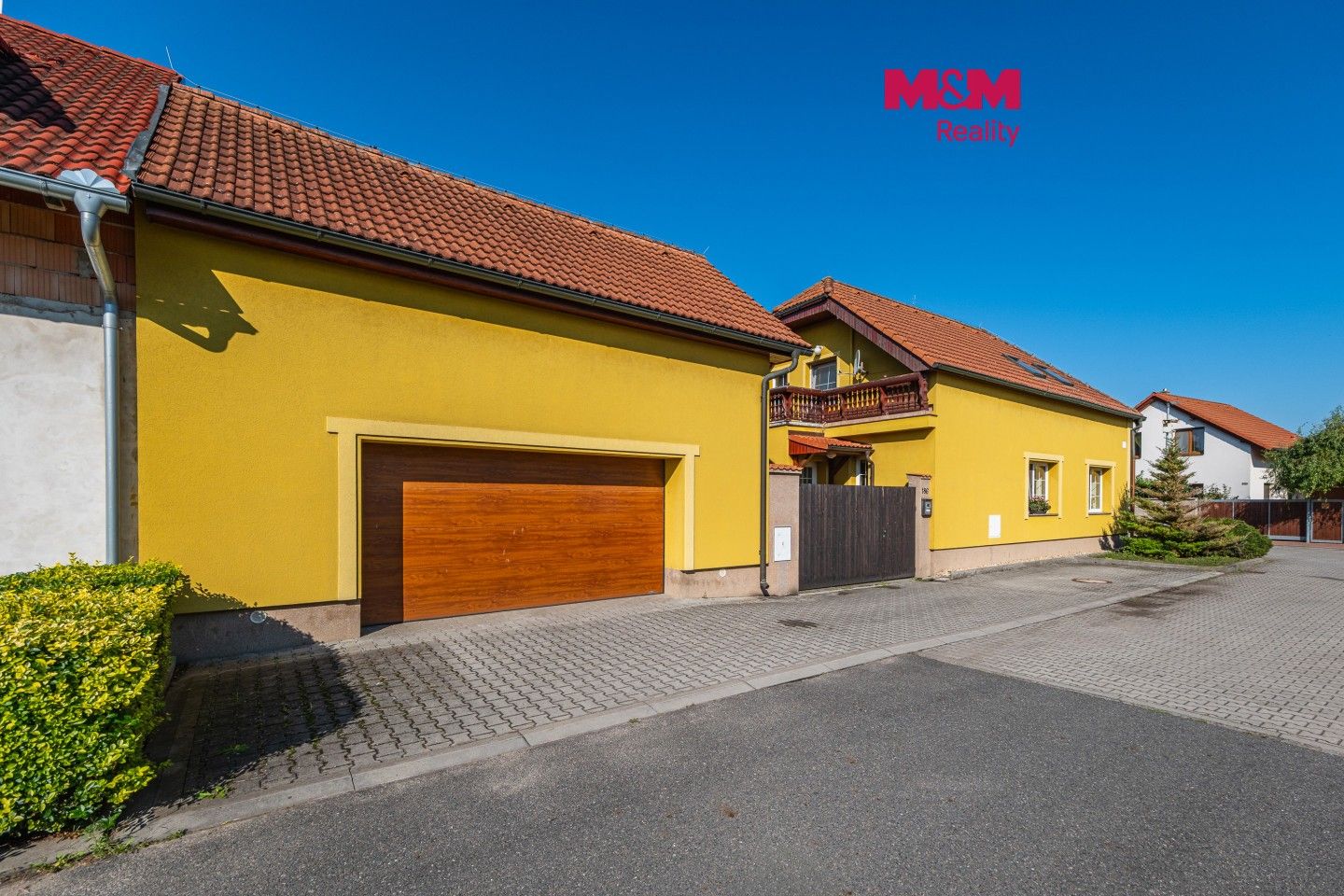 Rodinné domy, Ruská, Mochov, 370 m² - 1
