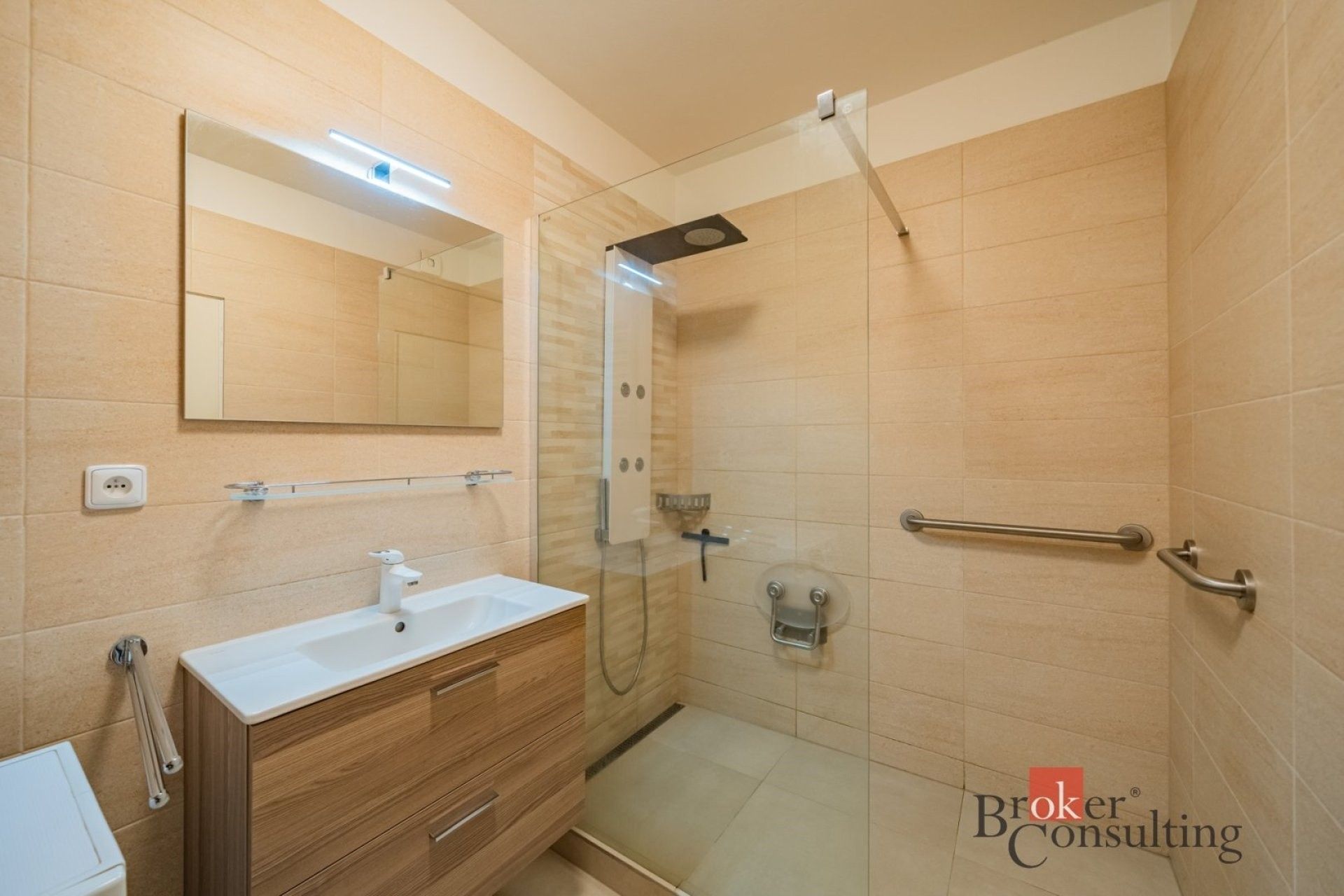 Byt 2+1 · 71 m² · K Horoměřicům, Praha - 3
