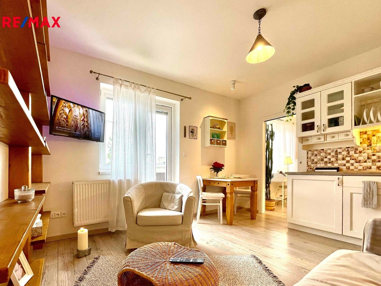 Pronájem byt 2+kk - U družstva Ideál 1287, Praha, 32 m²