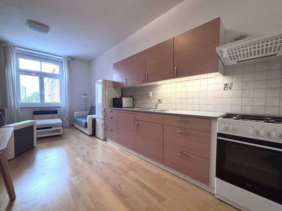 2+kk, Dobrovského, Plzeň, 50 m²