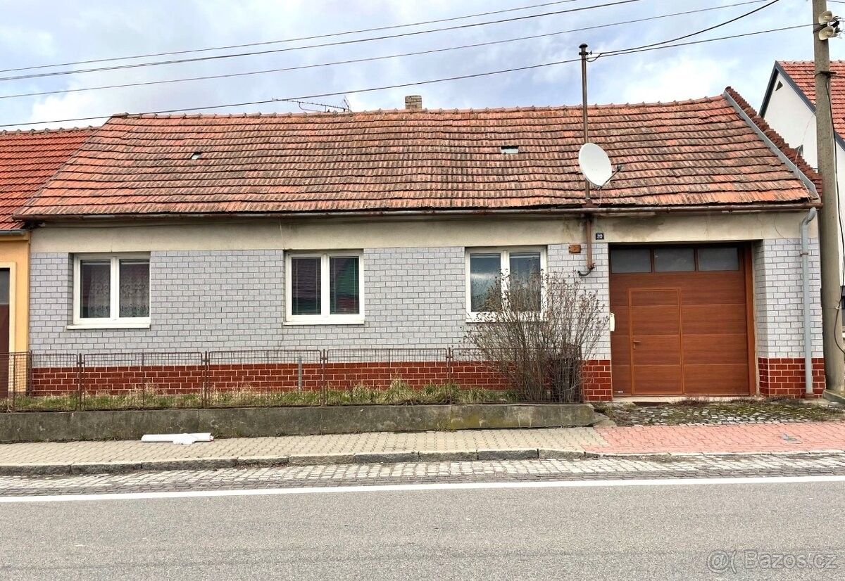 Rodinné domy, Bystřice pod Lopeníkem, 687 55