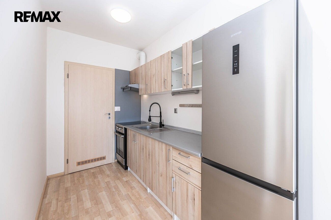 Pronájem byt 1+kk - Šedova, Praha 9 - Černý Most, 37 m² - 2