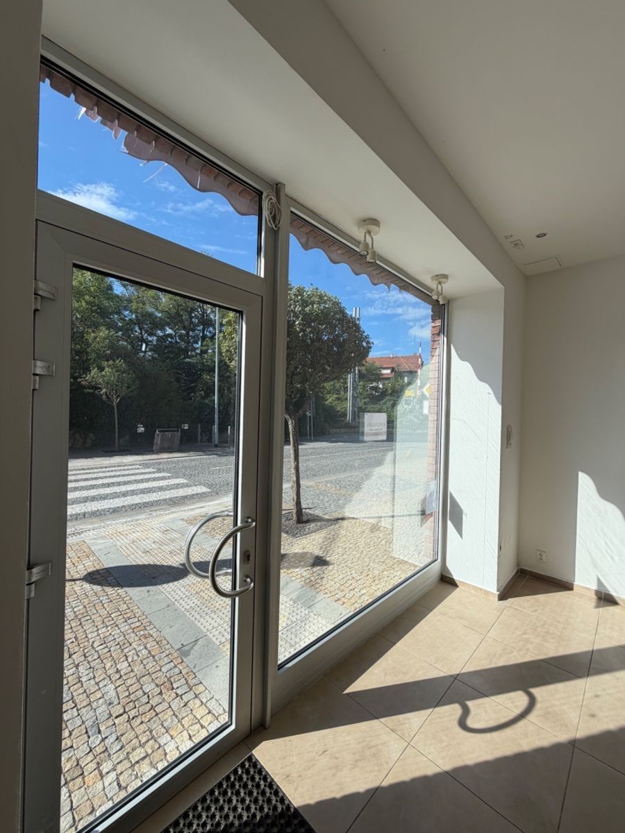 Obchodní prostory, Husova, Úvaly - Úvaly u Prahy, Středočeský kraj, 44 m² - 2