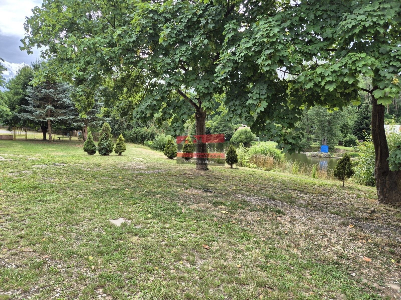 Zahrady, Sezimovo Ústí, 433 m²