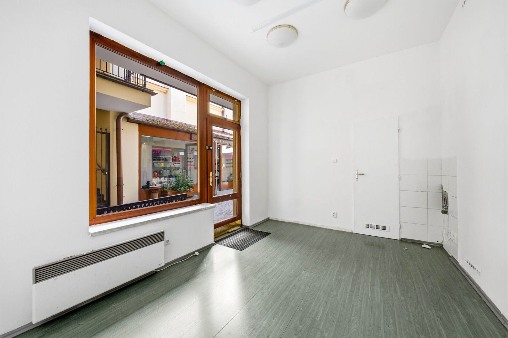 Obchodní prostory, náměstí Republiky 131, Plzeň Vnitřní Město, 14 m² - 1