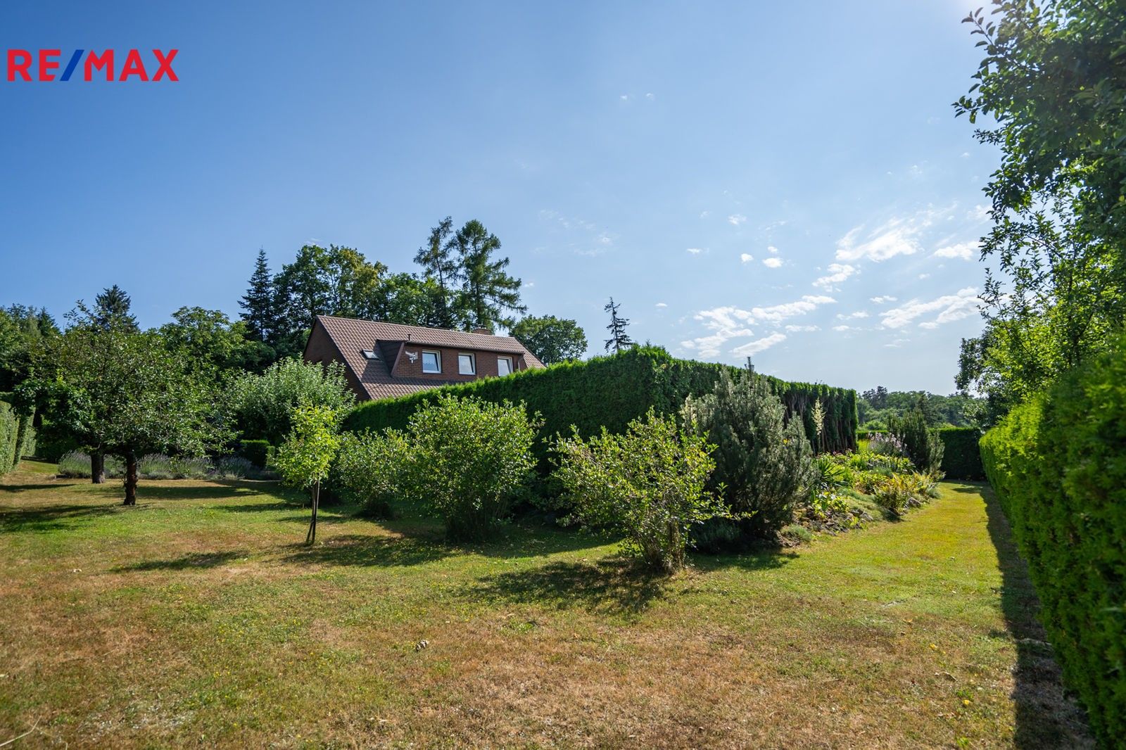 Prodej pozemek pro bydlení - Údolí hvězd, Lipence, Praha, Česko, 599 m²