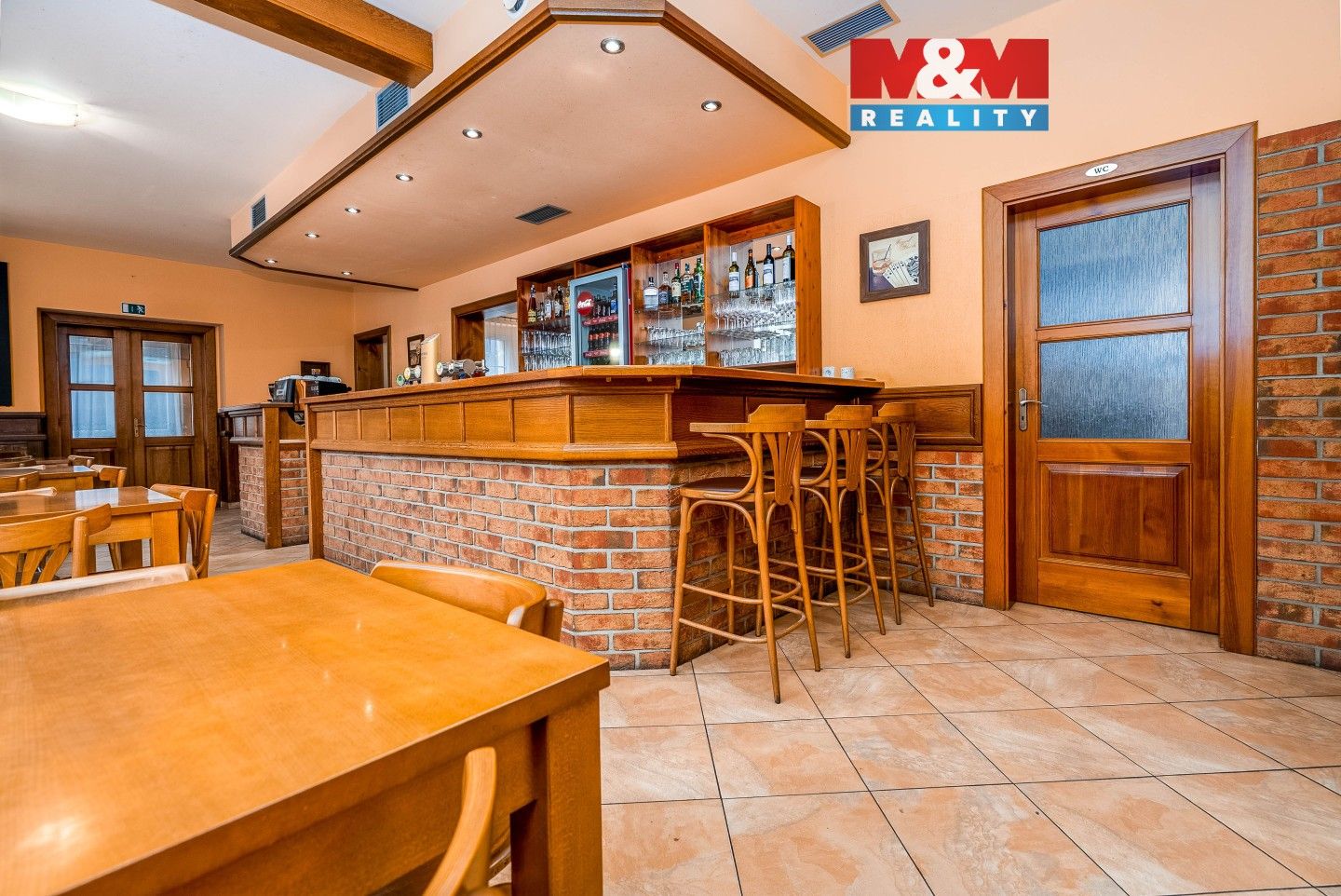 Restaurace, Rožnovská, Praha, 328 m²