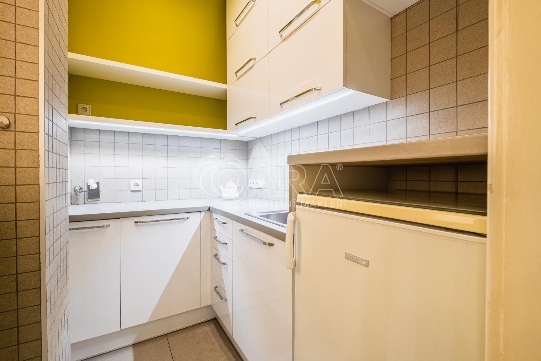 Kancelář · 100 m² · V. P. Čkalova, Praha - 4