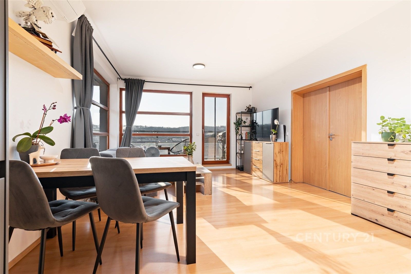 Prodej byt 2+kk - Jana Přibíka 956, Praha, 57 m²