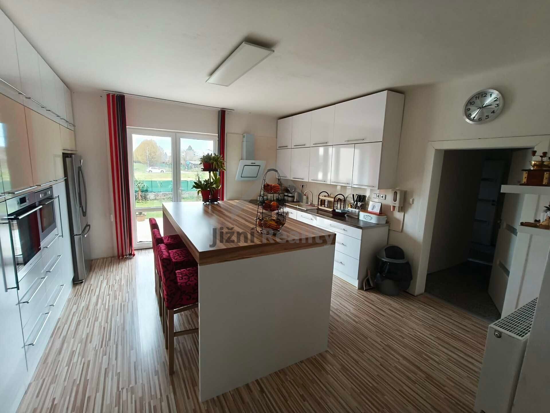 Prodej rodinný dům - Komenského, České Velenice, 450 m² - 5