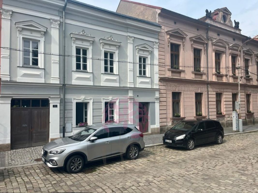 Obchodní prostory, náměstí Smiřických, Kostelec nad Černými lesy, 70 m²