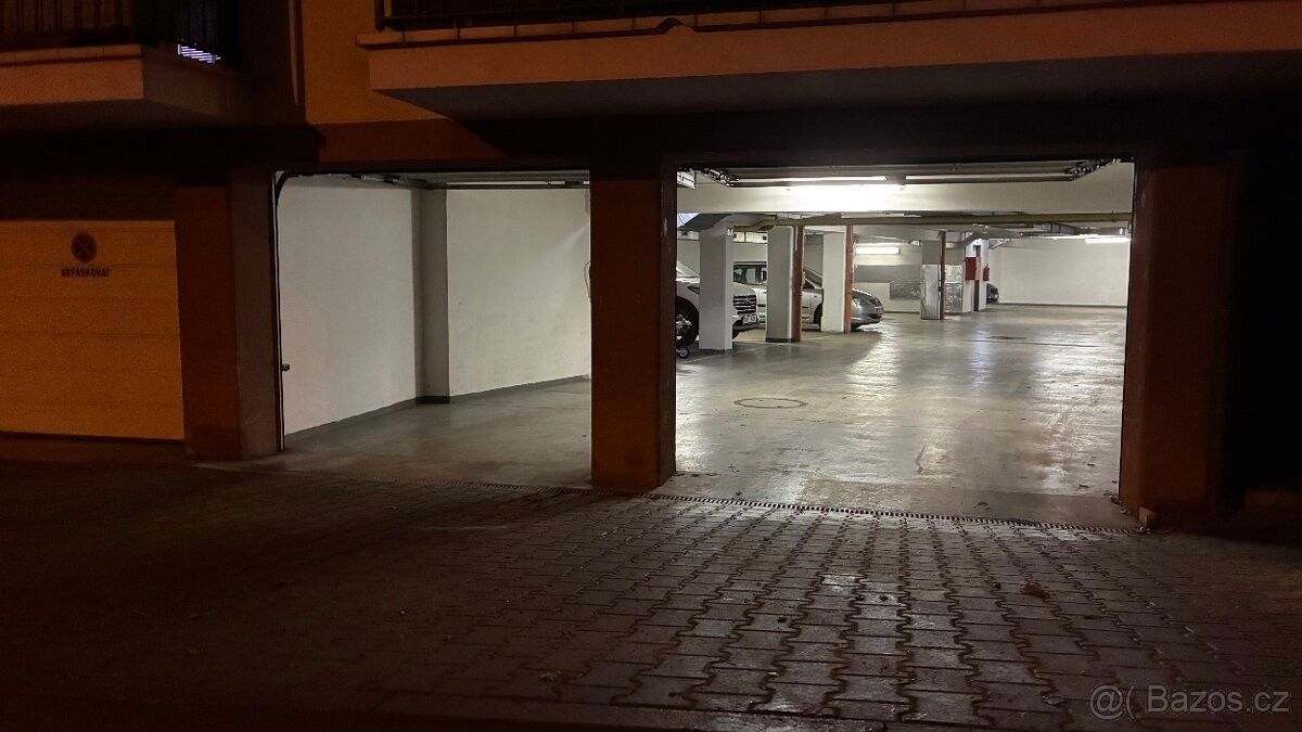 Pronájem garáž - Praha, 100 00