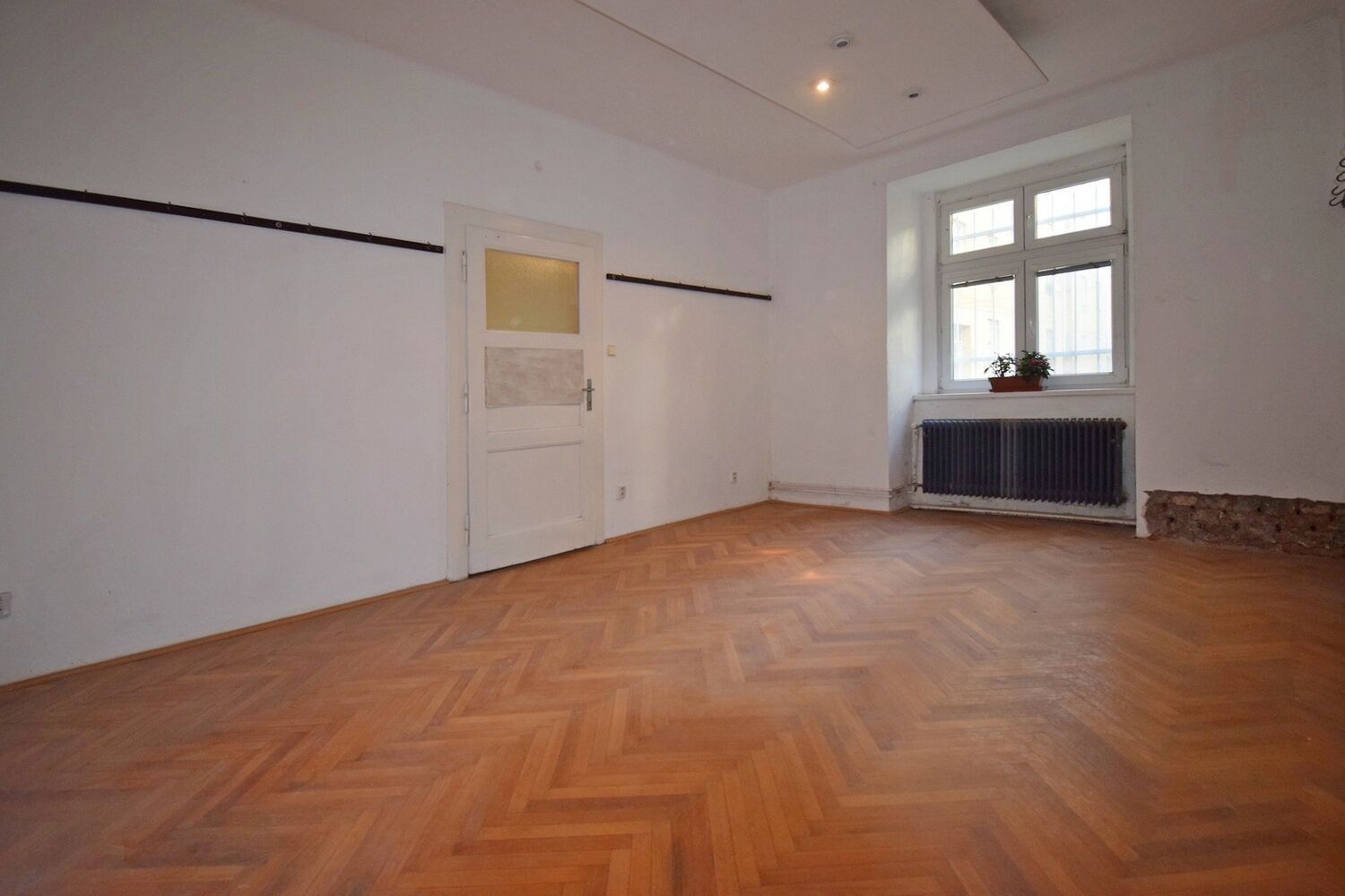2+kk, náměstí Jiřího z Lobkovic, Praha, 54 m²