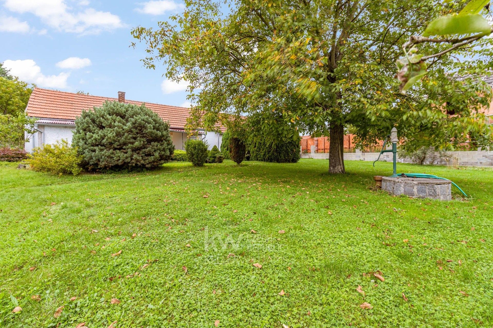 Prodej rodinný dům - Předbojská 210, Bašť, 58 m²