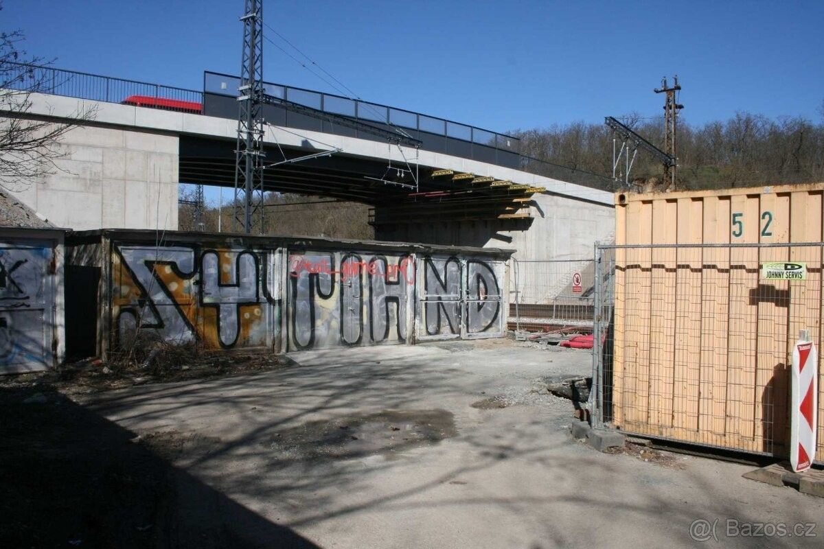 Garáže, Brno, 612 00