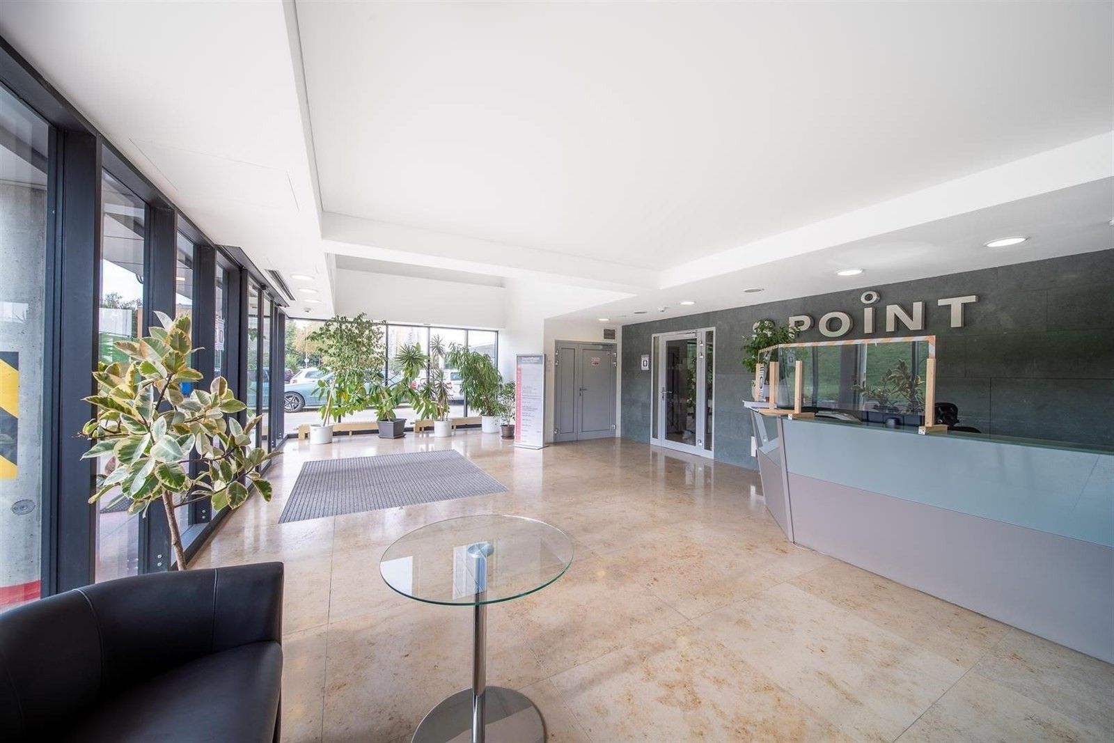 Pronájem kancelář - Vyskočilova, Praha, 268 m²