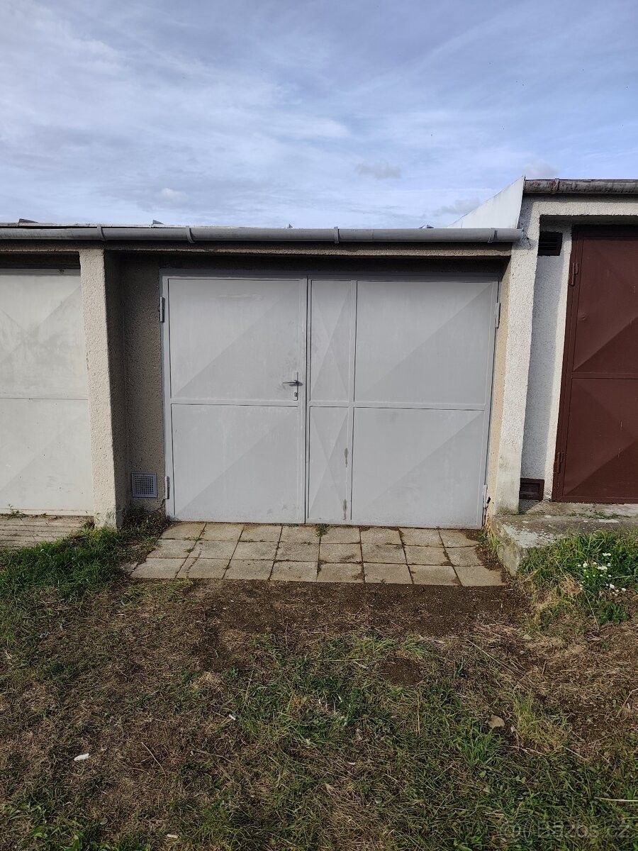 Garáže, Veselí nad Moravou, 698 01 - 1