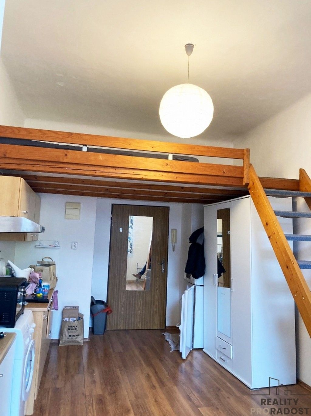 1+kk, 28. pluku, Praha, 27 m²