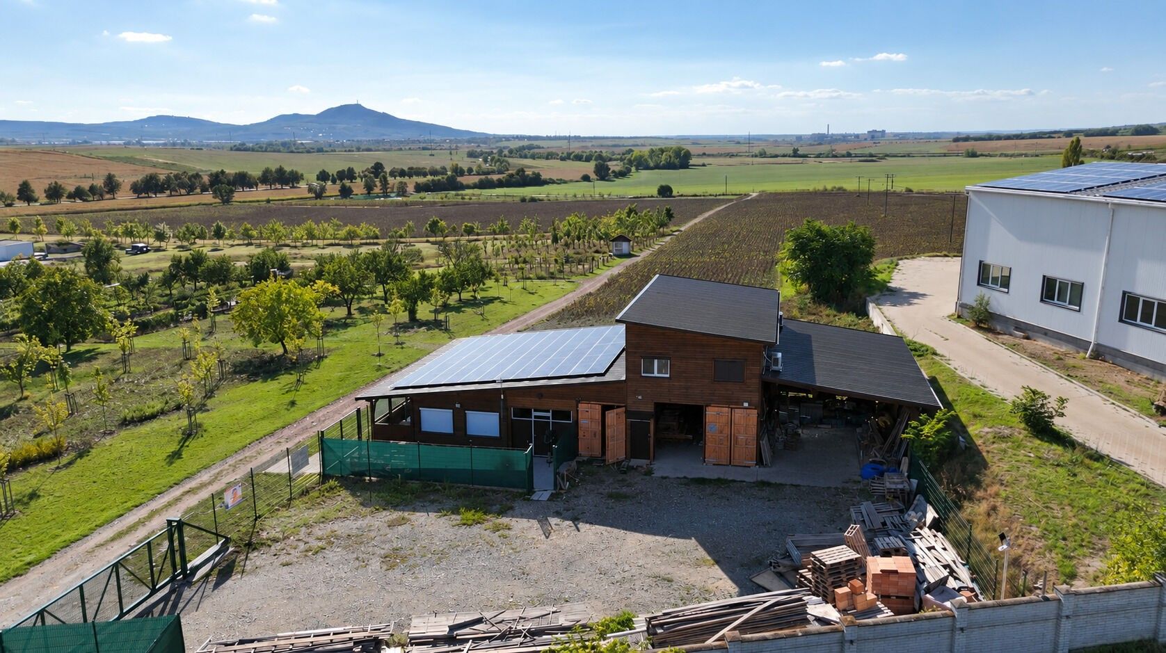 Obchodní prostory, 1 000 m²