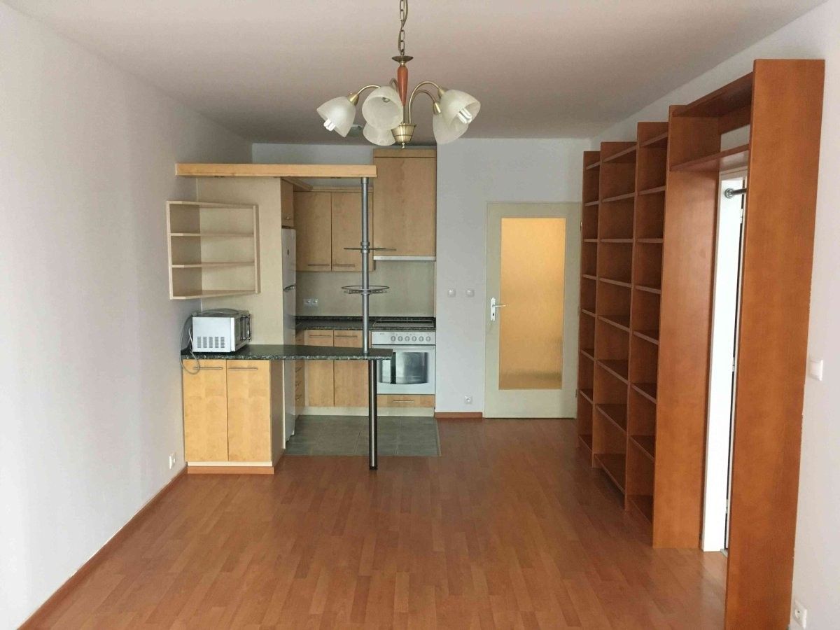Pronájem byt 2+kk - Bechlínská, Praha, 54 m² - 2