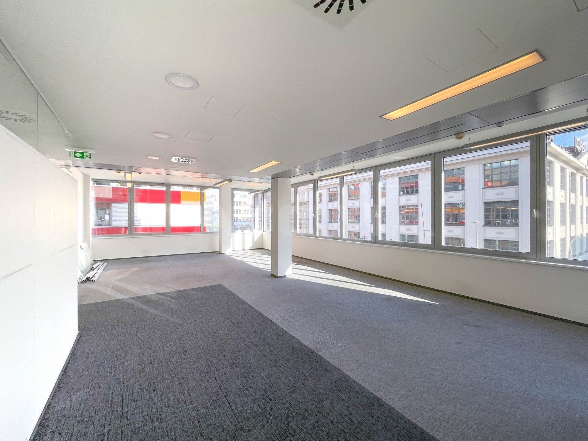 Pronájem kancelář - Plzeňská, Praha, 413 m²