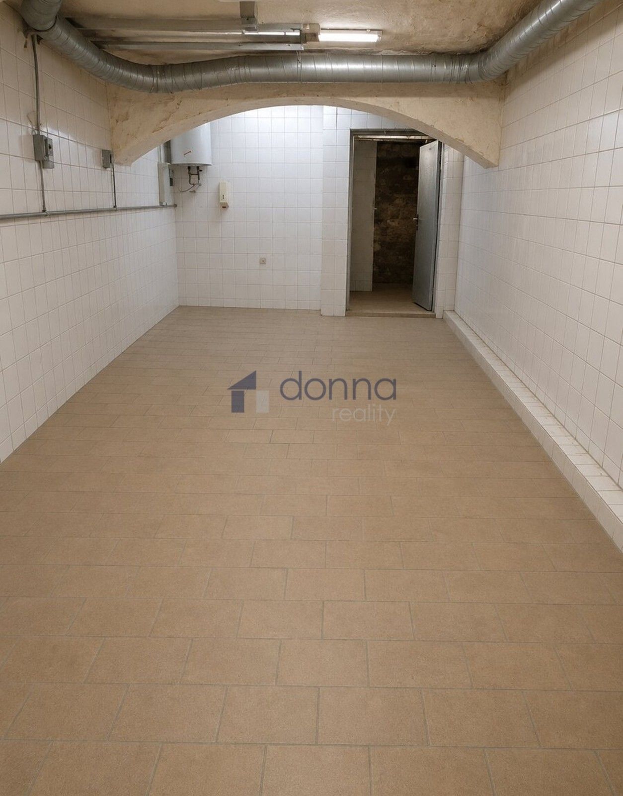 Sklad · 220 m² · náměstí Protifašistických bojovníků, Praha Uhříněves - 3