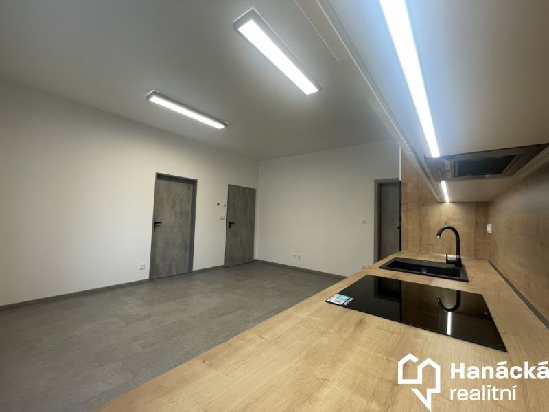Pronájem byt 2+kk - Dr. Stojana, Hulín, 48 m²